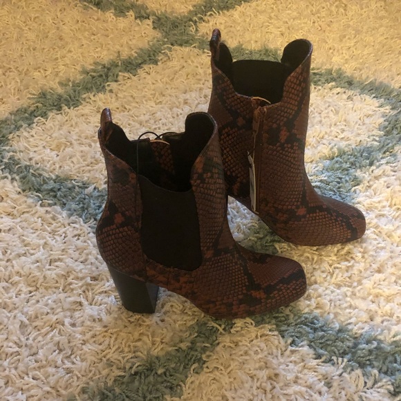 Express Booties - Picture 3 of 6